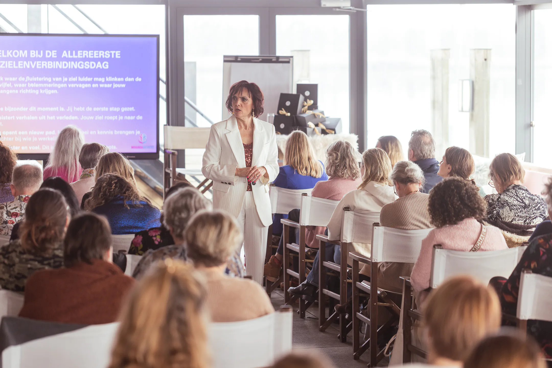 Vrouw met spreekangst door faalangst – hypnose en hypnotherapie als effectieve methode voor doorbraak, begeleiding door Miranda Meiners.